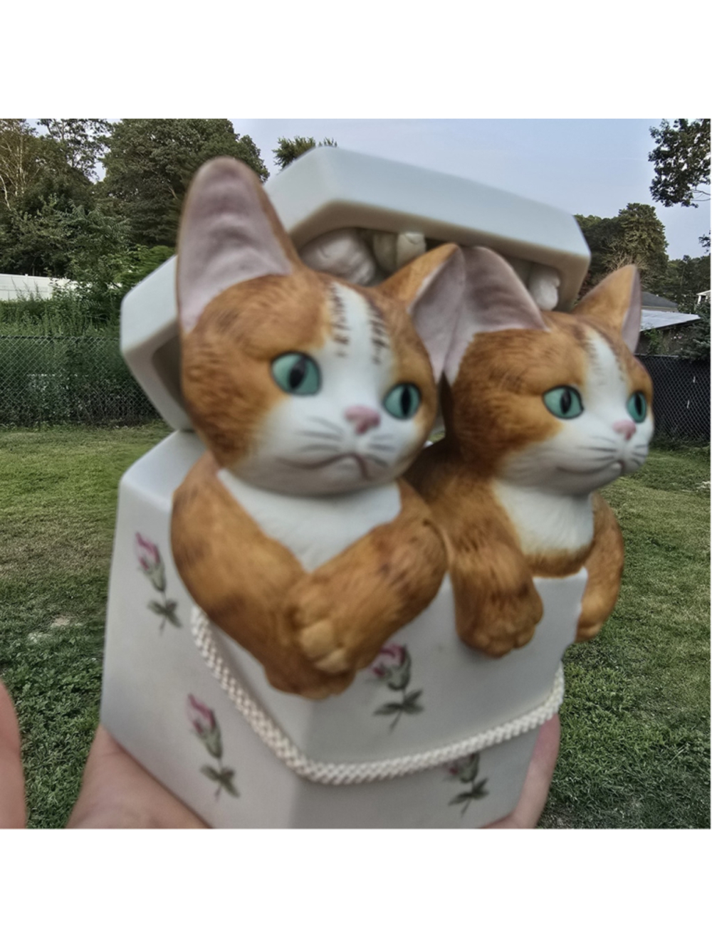 Vintage Ceramic Kittens in a Hat Box with String Music Box by Seymour Mann